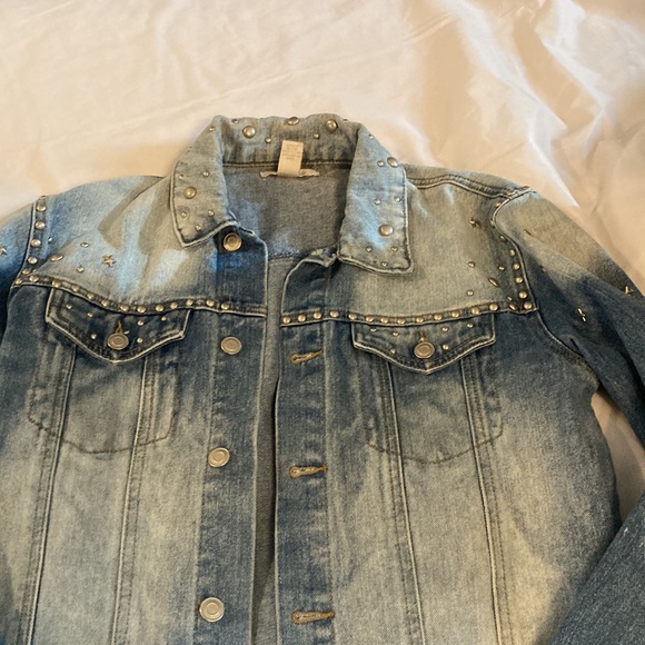 Forever 21 distressed blue jean jacket size S - Picture 3 of 13